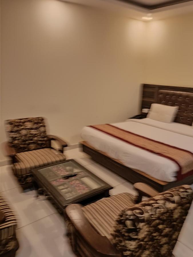 Airport Hotel Breeze New Delhi Exterior photo