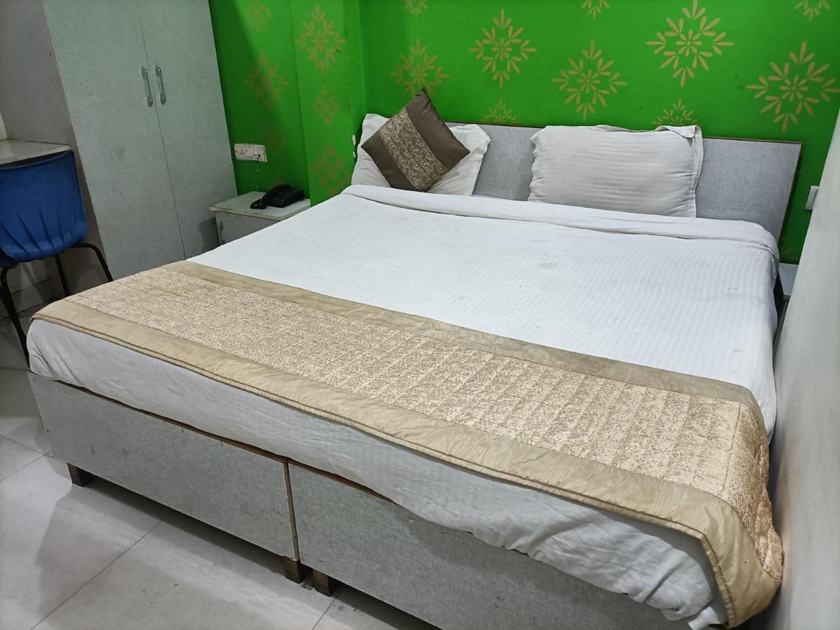 Airport Hotel Breeze New Delhi Exterior photo